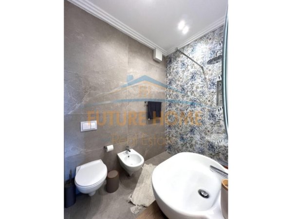 Tirane, jepet me qera apartament 1+1+Ballkon+Post Parkimi, Kati 21, 73 m² 1.100 € (Tirana Garden Building)