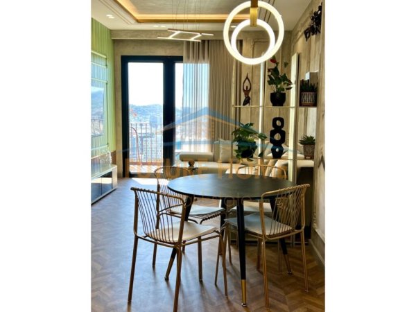 Tirane, jepet me qera apartament 1+1+Ballkon+Post Parkimi, Kati 21, 73 m² 1.100 € (Tirana Garden Building)