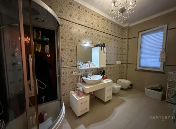 Durres, shitet Vile 3 Katshe Kati 3, 398 m² 1.250.000 € (Qerret)