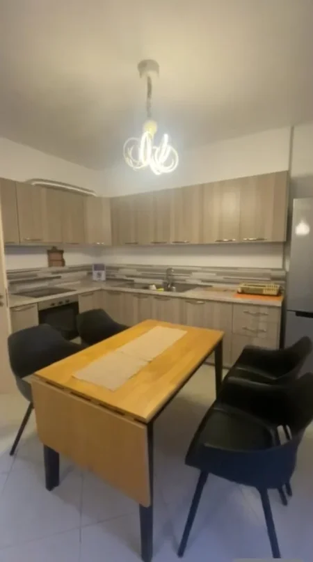 Tirane, jepet me qera apartament 2+1+Ballkon Kati 7, 120 m² 550 € (Teodor Keko)