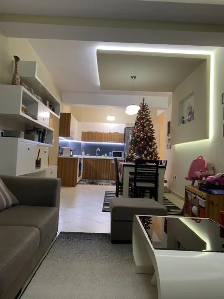 Tirane, jepet me qera apartament 2+1+Ballkon Kati 6, 92 m² 400 € (Fresku, rruga e Thesarit, prane pikes se gazit)