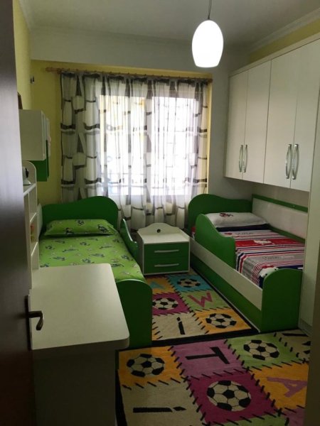 Tirane, jepet me qera apartament 2+1+Ballkon Kati 6, 92 m² 400 € (Fresku, rruga e Thesarit, prane pikes se gazit)