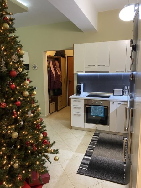 Tirane, jepet me qera apartament 2+1+Ballkon Kati 6, 92 m² 400 € (Fresku, rruga e Thesarit, prane pikes se gazit)