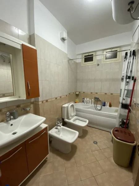 Tirane, jepet me qera apartament 2+1+Ballkon Kati 6, 92 m² 400 € (Fresku, rruga e Thesarit, prane pikes se gazit)