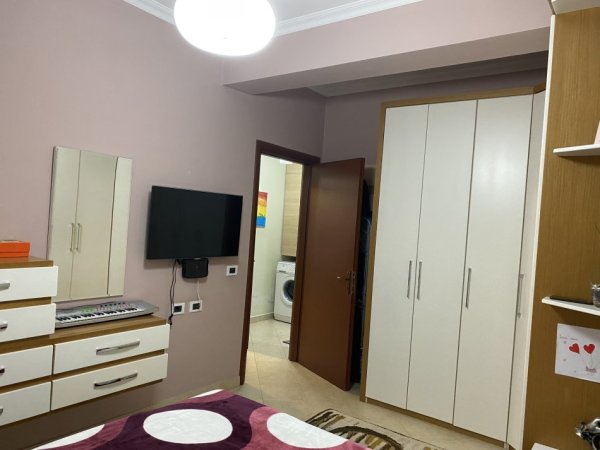 Tirane, jepet me qera apartament 2+1+Ballkon Kati 6, 92 m² 400 € (Fresku, rruga e Thesarit, prane pikes se gazit)