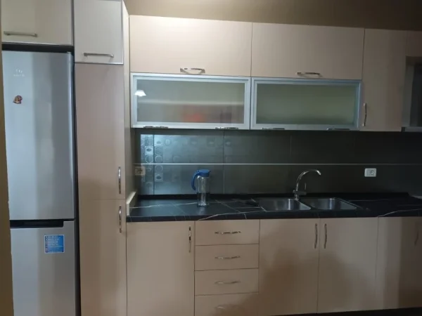 Tirane, jepet me qera apartament 2+1+Aneks+Ballkon Kati 8, 90 m² 430 € (Yzberisht te Blvd Migjeni)
