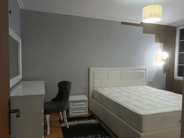 Tirane, jepet me qera apartament 2+1+Aneks+Ballkon Kati 8, 90 m² 430 € (Yzberisht te Blvd Migjeni)