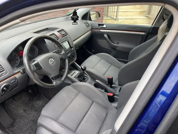 Tirane, shes makine Golf 5 Nafte, blu automatik Kondicioner 210.000 km 3.600 €