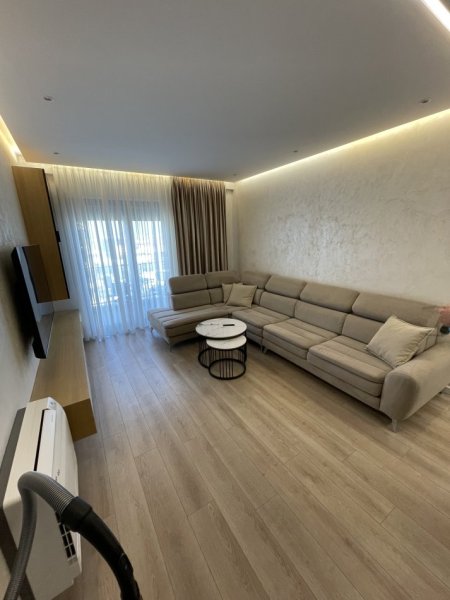 Tirane, jepet me qera apartament 2+1+Ballkon , 96 m² 900 € 