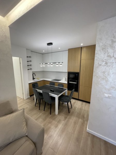 Tirane, jepet me qera apartament 2+1+Ballkon , 96 m² 900 € 