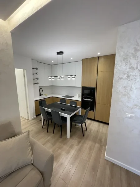 Tirane, jepet me qera apartament 2+1+Ballkon , 96 m² 900 € 