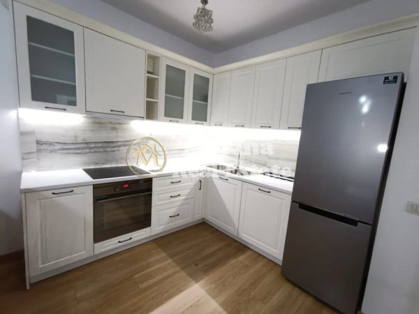 Tirane, jepet me qera apartament 2+1+Ballkon Kati 2, 114 m² 550 € (Rruga Elbasanit)