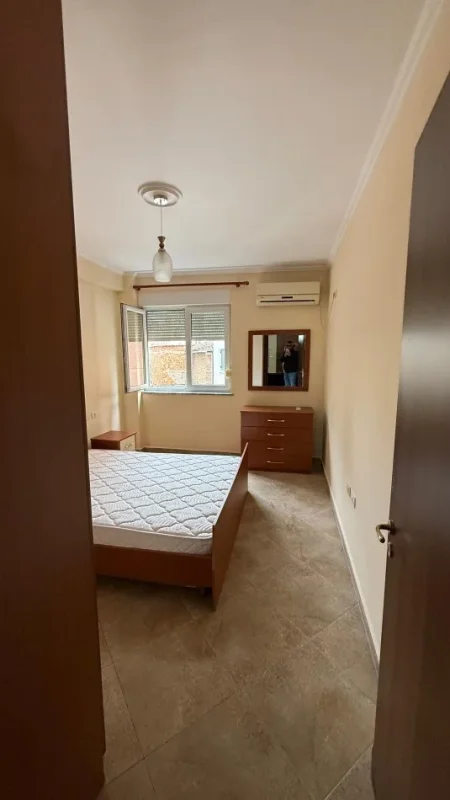 Tirane, jepet me qera apartament 1+1 Kati 2, 62 m² 600 € (Rruga Ali Visha)
