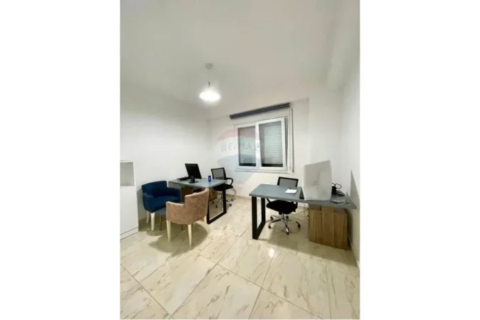 Tirane, jepet me qera Kati 6, 100 m² 650 € (Komuna e Parisit)