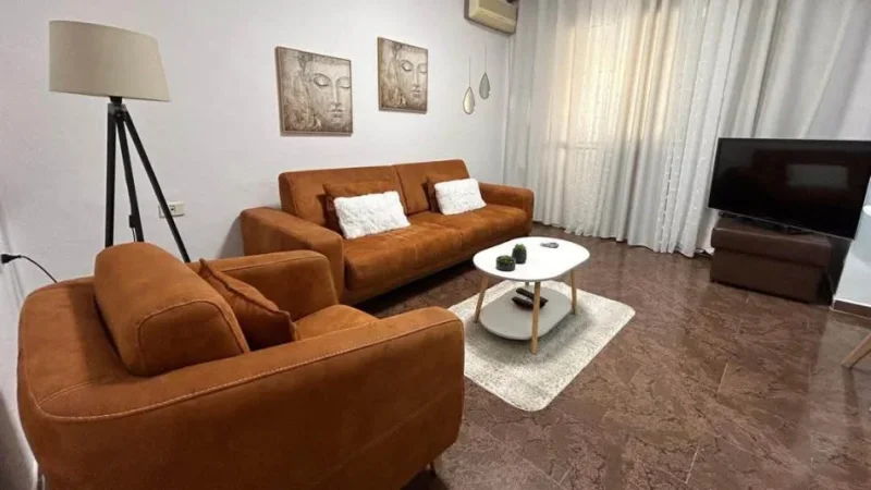 Tirane, jepet me qera apartament 2+1+Ballkon Kati 3, 83 m² 550 € (Pazari I ri)