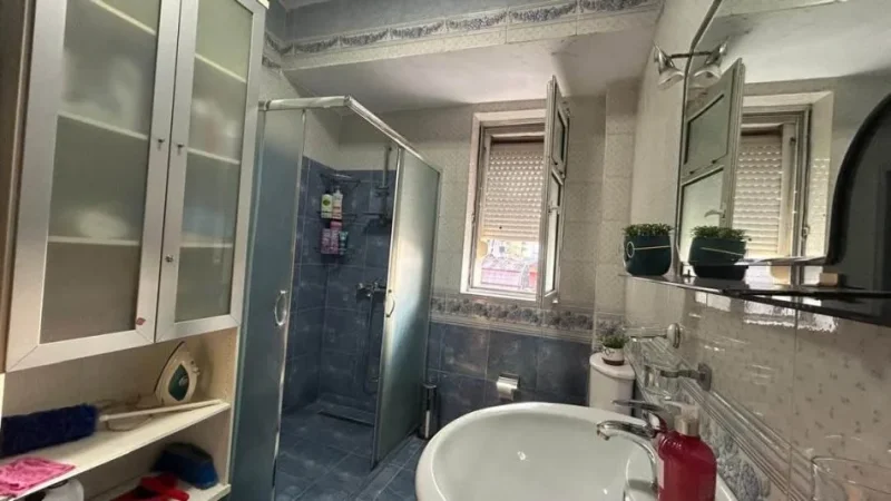Tirane, jepet me qera apartament 2+1+Ballkon Kati 3, 83 m² 550 € (Pazari I ri)