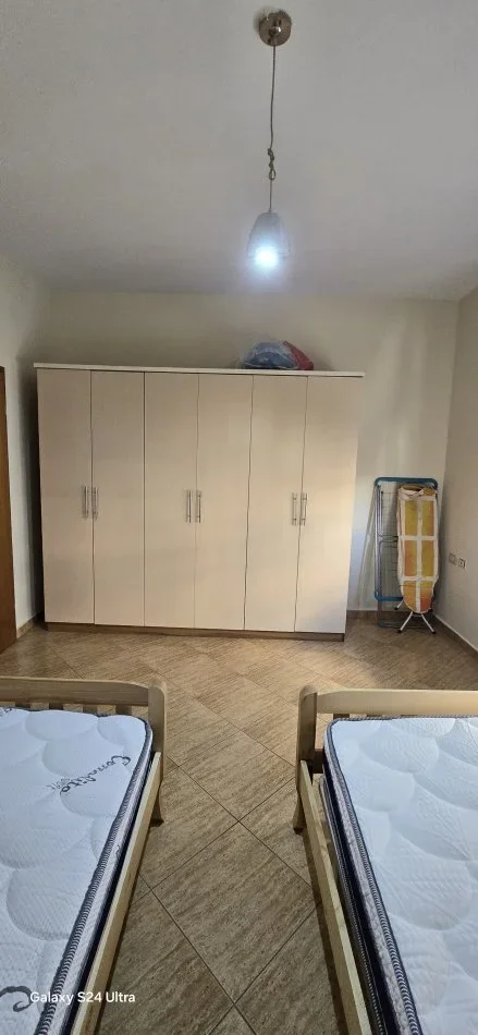 Tirane, jepet me qera apartament 2+1+Aneks+Ballkon Kati 5, 115 m² 650 € (Rruga e Kosovareve)