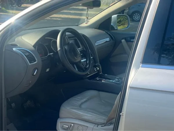 Tirane, shes SUV | Fuoristrad | Xhip Audi Q7 Nafte, gri metalizato automatik Klima 230.000 km 11.000 €