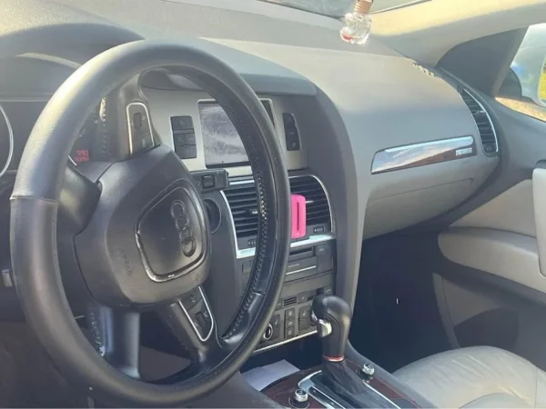 Tirane, shes SUV | Fuoristrad | Xhip Audi Q7 Nafte, gri metalizato automatik Klima 230.000 km 11.000 €