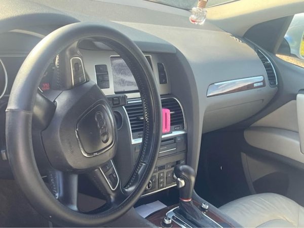 Tirane, shes SUV | Fuoristrad | Xhip Audi Q7 Nafte, gri metalizato automatik Klima 230.000 km 11.000 €