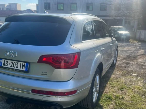 Tirane, shes SUV | Fuoristrad | Xhip Audi Q7 Nafte, gri metalizato automatik Klima 230.000 km 11.000 €