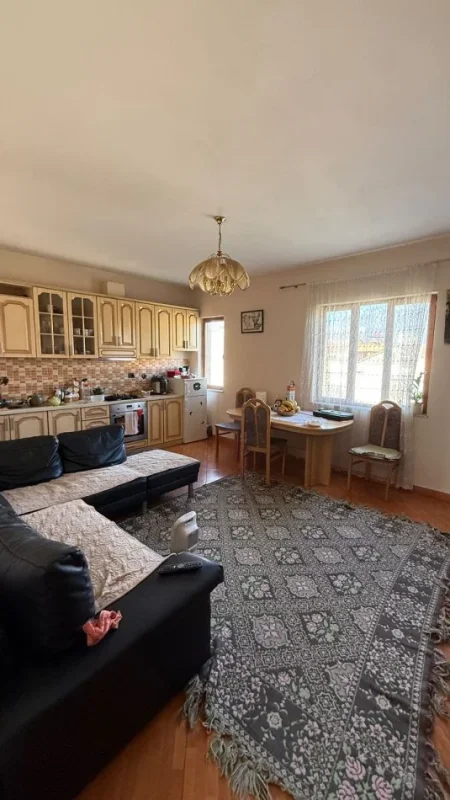 Tirane, jepet me qera shtepi 3+1+Aneks Kati 3, 135 m² 350 € 