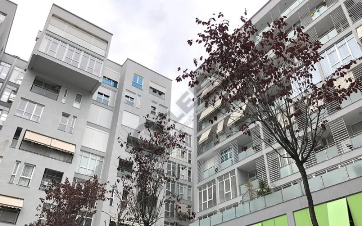 Tirane, jepet me qera apartament 1+1 , 70 m² 500 € (Kompleksi Kika 1)