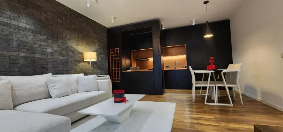 Tirane, shitet apartament 1+1+Ballkon Kati 2, 70 m² 250.000 € (tek Liqeni Artificial)