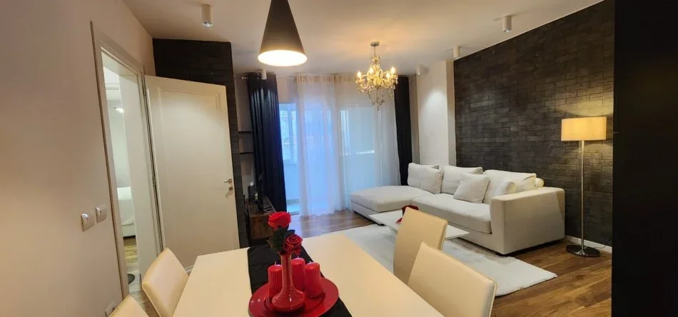 Tirane, shitet apartament 1+1+Ballkon Kati 2, 70 m² 250.000 € (tek Liqeni Artificial)