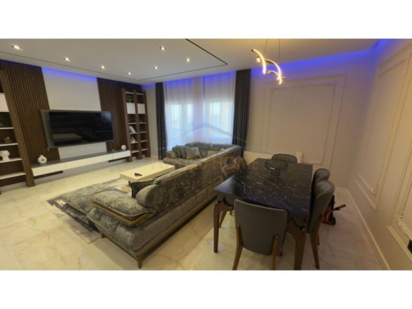 Tirane, jepet me qera apartament 1+1 Kati 2, 80 m² 700 € (Lake Land Farke)