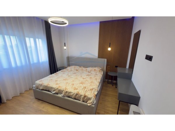 Tirane, jepet me qera apartament 1+1 Kati 2, 80 m² 700 € (Lake Land Farke)