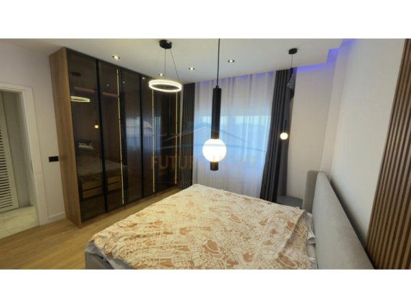 Tirane, jepet me qera apartament 1+1 Kati 2, 80 m² 700 € (Lake Land Farke)