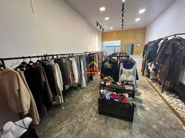 Vlore, shitet dyqan Kati 0, (Bulevardi Ismail Qemali)