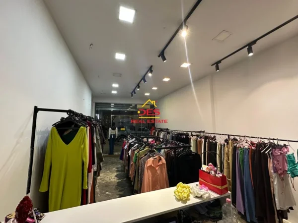 Vlore, shitet dyqan Kati 0, (Bulevardi Ismail Qemali)