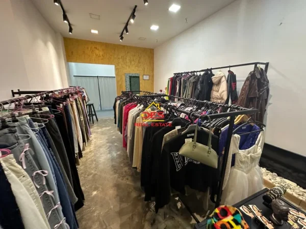 Vlore, shitet dyqan Kati 0, (Bulevardi Ismail Qemali)