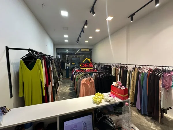 Vlore, shitet dyqan Kati 0, (Bulevardi Ismail Qemali)