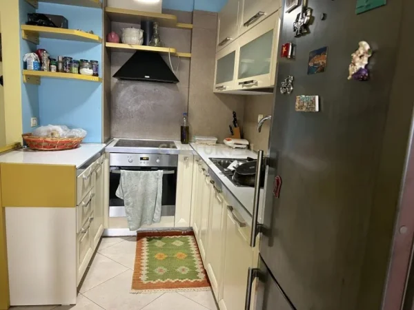 Tirane, shes apartament 2+1+Ballkon Kati 2, 100 m² 125.000 € (rruga teodor keko)