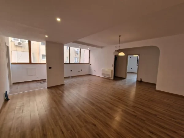 Tirane, shitet apartament 2+1+Ballkon Kati 2, 121 m² 235.000 € (prane Art Turbina)