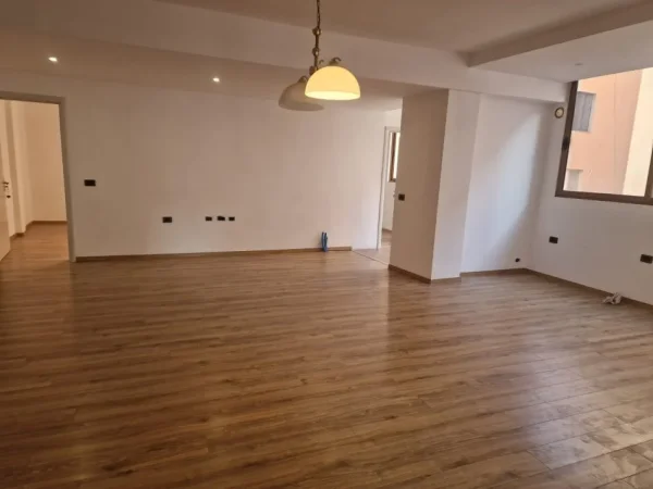 Tirane, shitet apartament 2+1+Ballkon Kati 2, 121 m² 235.000 € (prane Art Turbina)