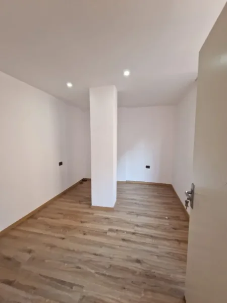 Tirane, shitet apartament 2+1+Ballkon Kati 2, 121 m² 235.000 € (prane Art Turbina)