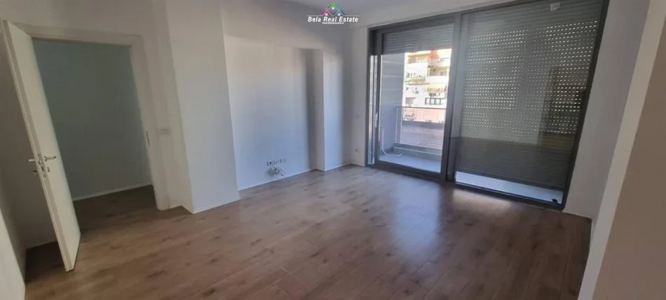 Tirane, jepet me qera zyre Kati 4, 117 m² 1.400 € (Bllok, Rruga Perlat Rexhepi)