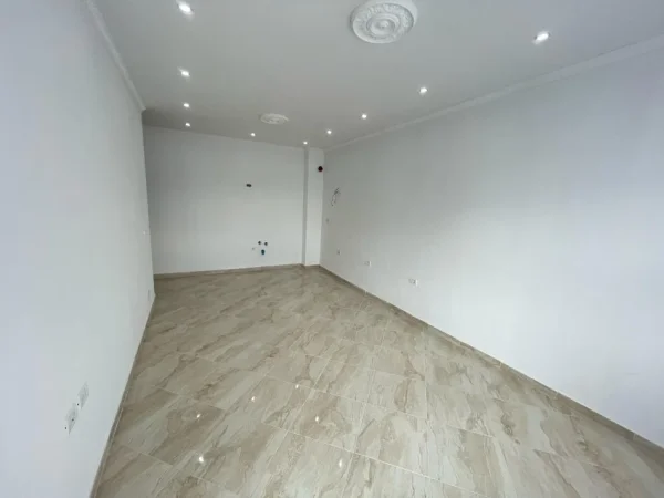 Tirane, shitet apartament 1+1+Ballkon Kati 3, 61 m² 78.000 € (Fresk)