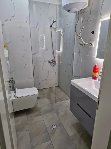 Tirane, jepet me qera apartament 2+1 Kati 2, 100 m² 600 € (Rruga e Elbasanit)