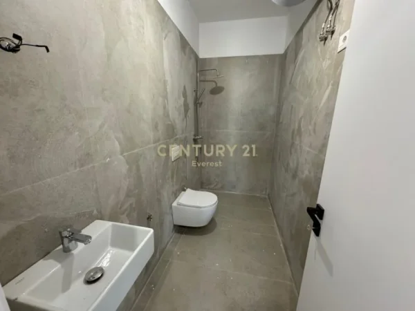 Tirane, shes apartament 2+1+Aneks+Ballkon Kati 6, 127 m² 390.000 € (rruga dinamo)