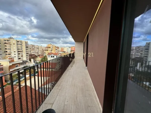 Tirane, shes apartament 2+1+Aneks+Ballkon Kati 6, 127 m² 390.000 € (rruga dinamo)