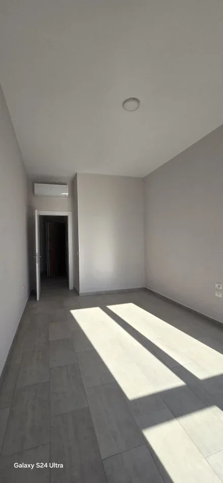 Tirane, jepet me qera apartament 1+1 Kati 3, 75 m² 450 € (Rruga e Kavajes)
