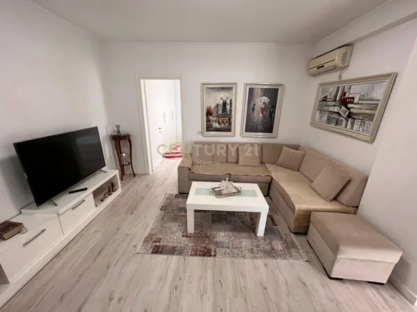 Tirane, jepet me qera apartament 1+1+Aneks+Ballkon Kati 5, 77 m² 500 € (Ali Demi)