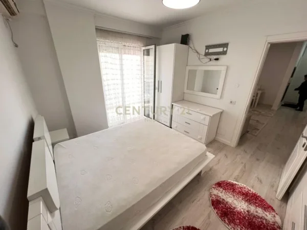 Tirane, jepet me qera apartament 1+1+Aneks+Ballkon Kati 5, 77 m² 500 € (Ali Demi)