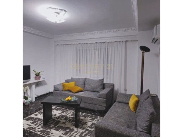 Tirane, jepet me qera apartament 1+1+Aneks+Ballkon Kati 2, 73 m² 580 € (Sheshi Willson)