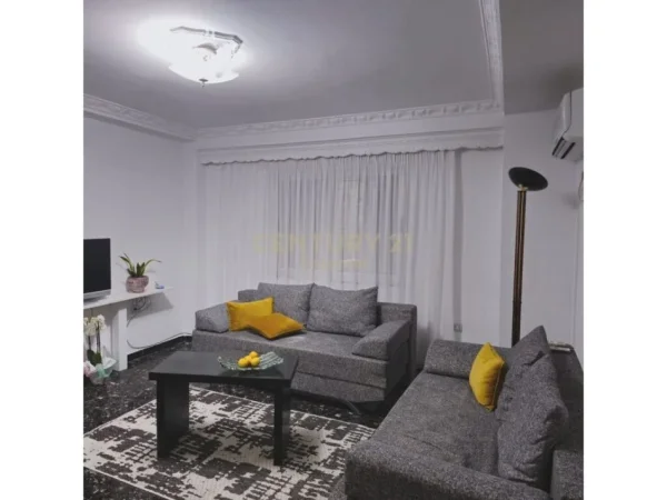 Tirane, jepet me qera apartament 1+1+Aneks+Ballkon Kati 2, 73 m² 580 € (Sheshi Willson)